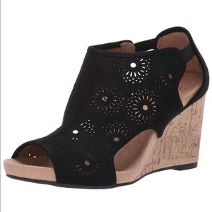 Lifestride floral hinx open toe wedge bootie black